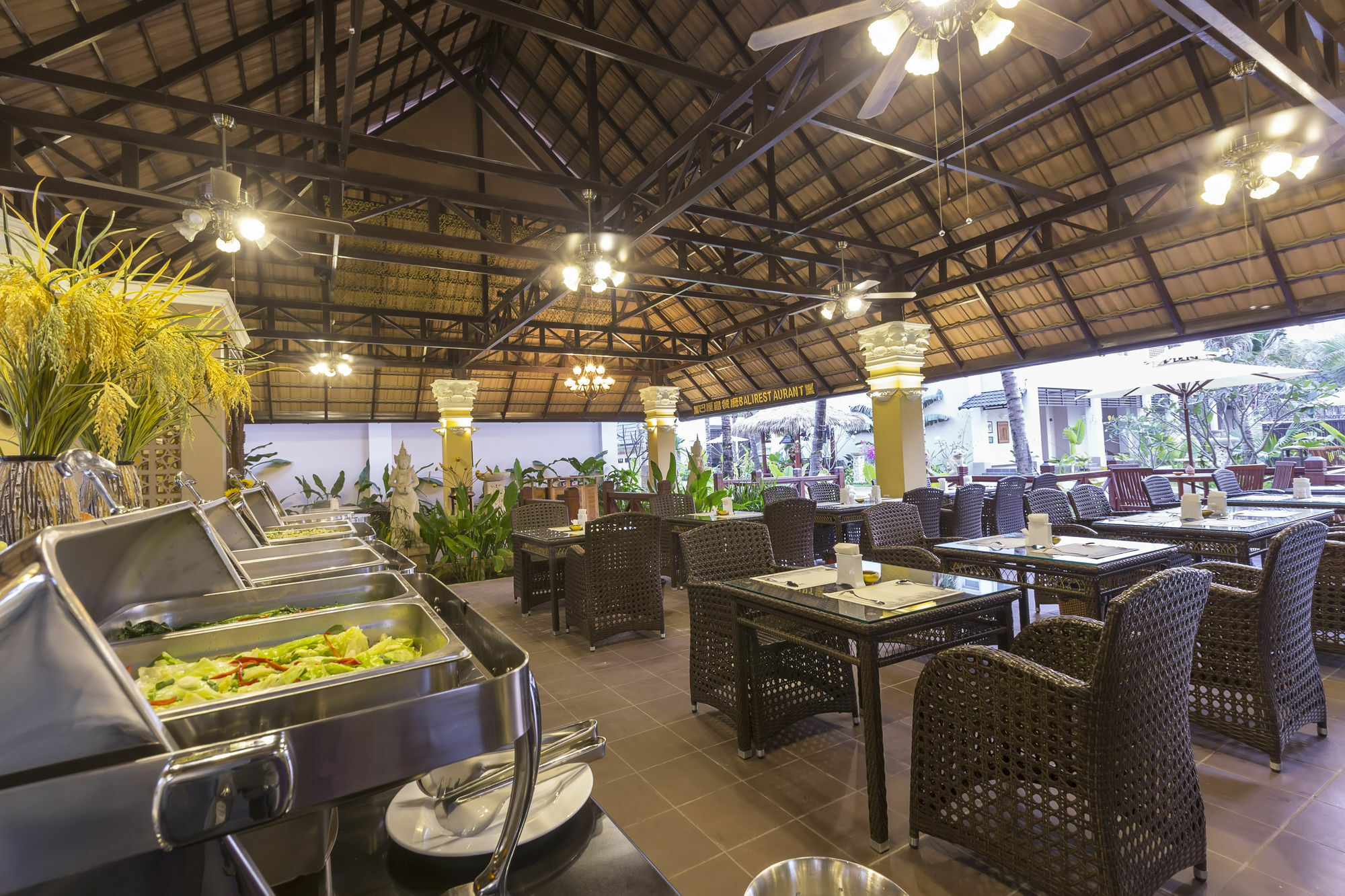Bali Hotel Пномпень Экстерьер фото