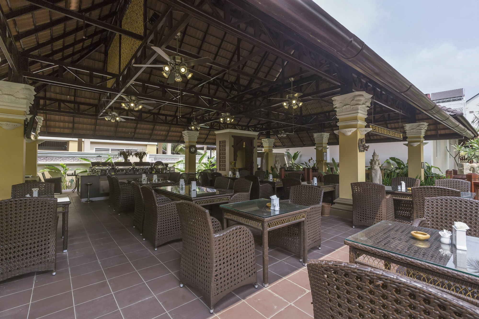 Bali Hotel Пномпень Экстерьер фото