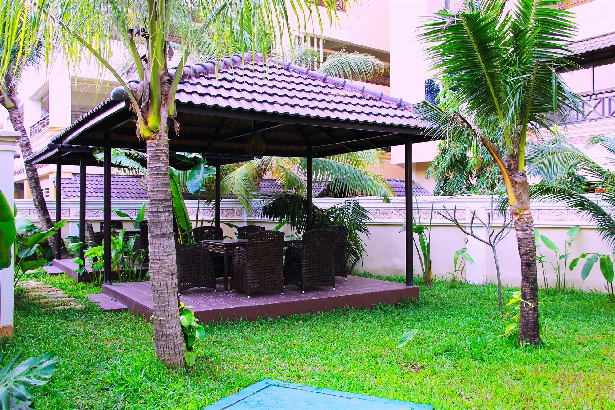 Bali Hotel Пномпень Экстерьер фото