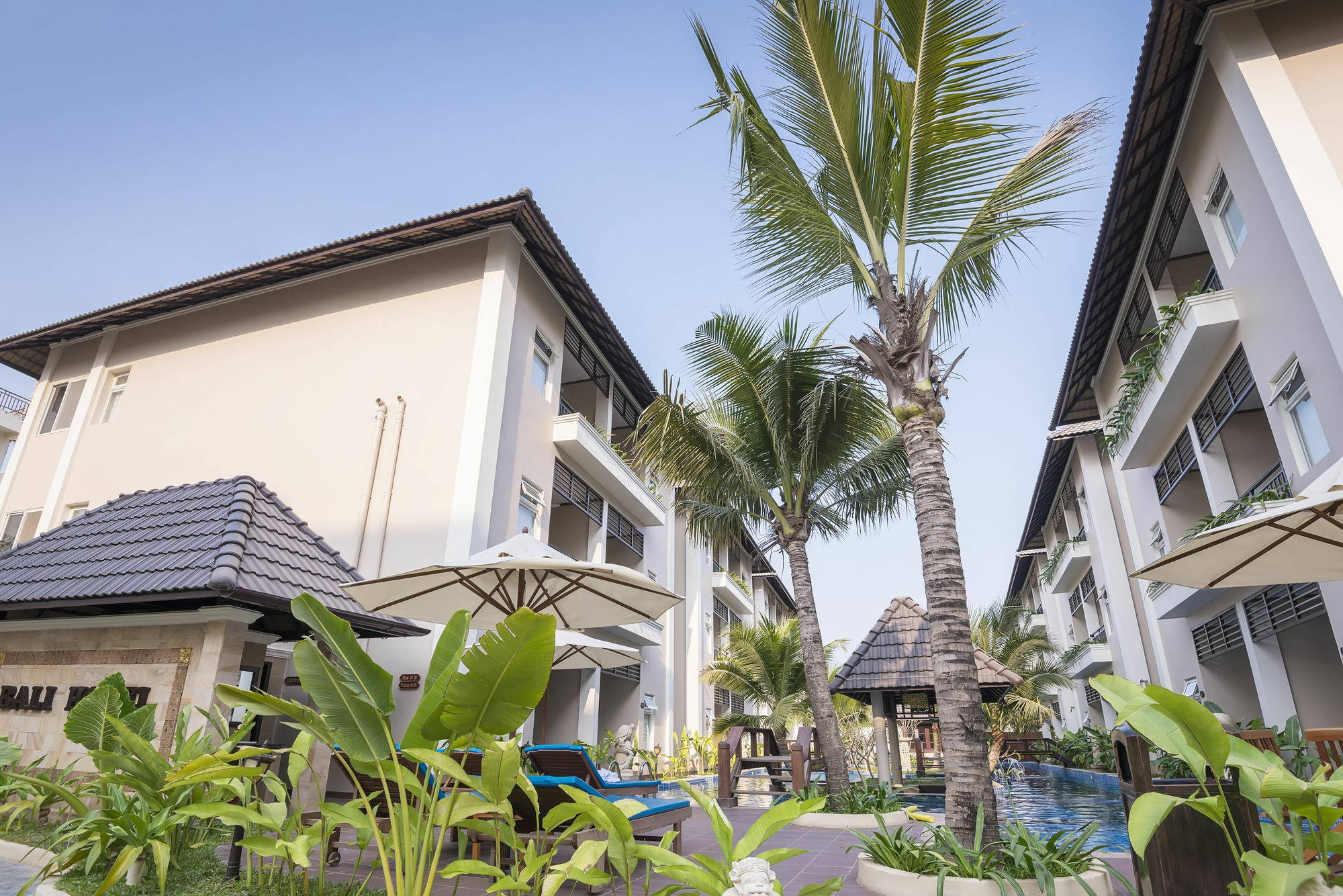 Bali Hotel Пномпень Экстерьер фото